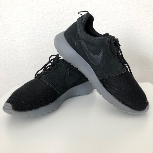 Nike Roshe Sneakers - Black/Grey - Women’s 8 - Picture 3 of 9